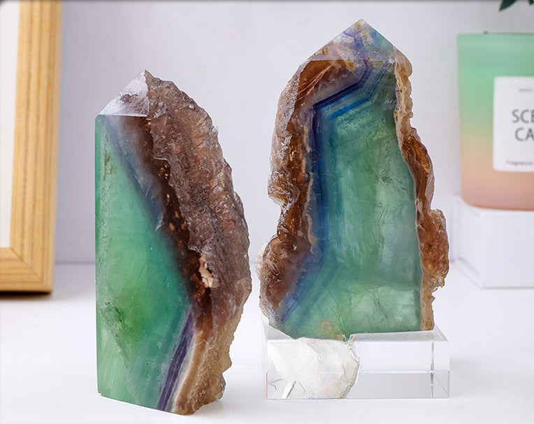 Green fluorite single-pointed crystal tower column