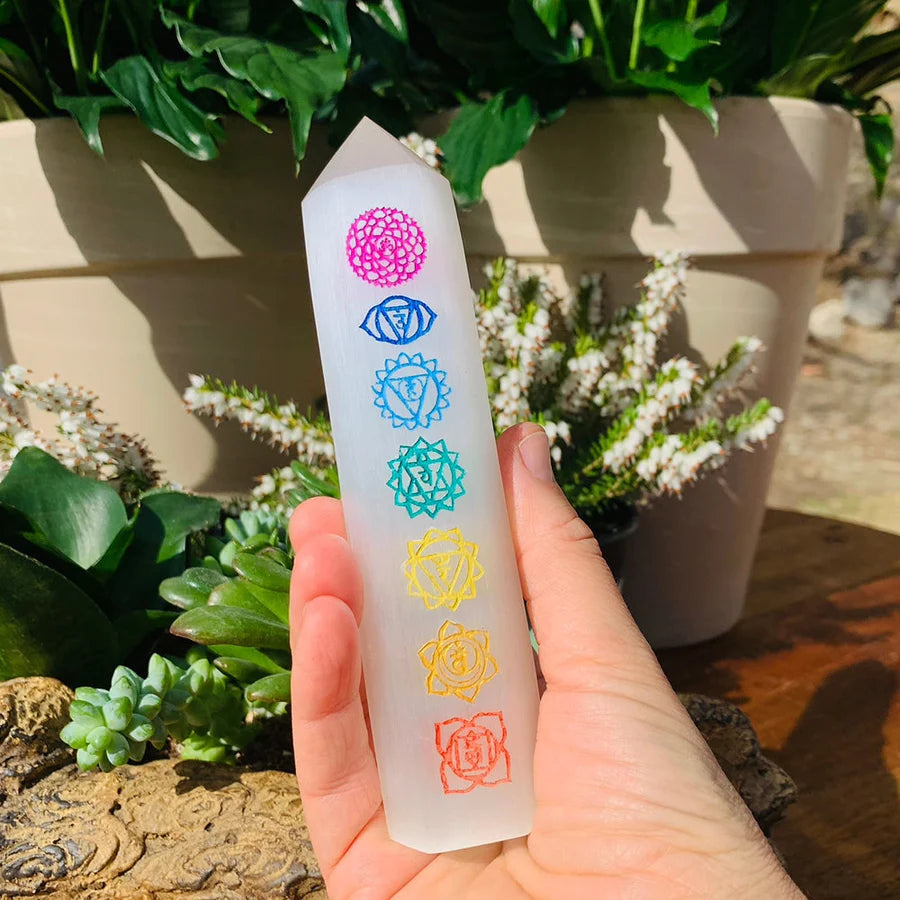 Selenite Chakra Tall Generator + 7 Chakra Mini Gemstones