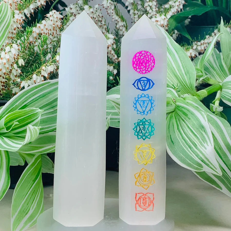 Selenite Chakra Tall Generator + 7 Chakra Mini Gemstones