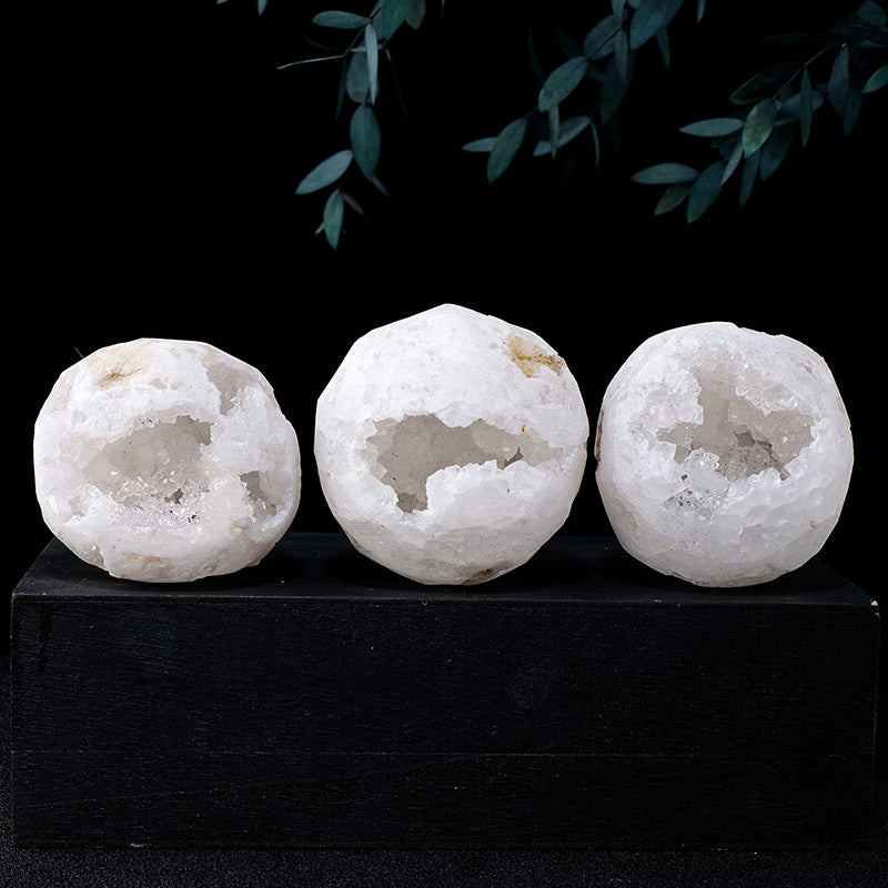 White agate Geode crystal ball/sphere